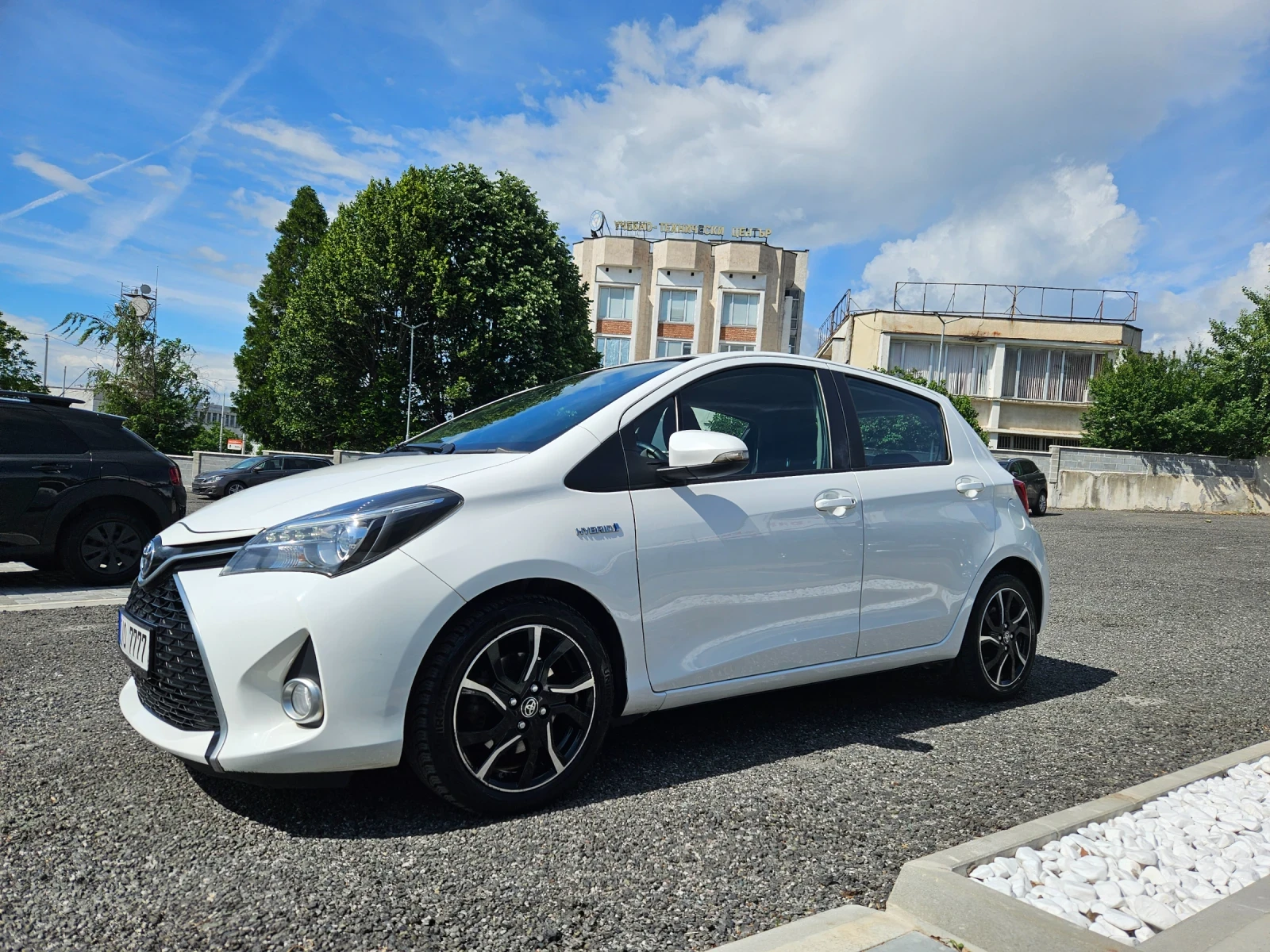 Toyota Yaris 1.5Hybrid - изображение 6