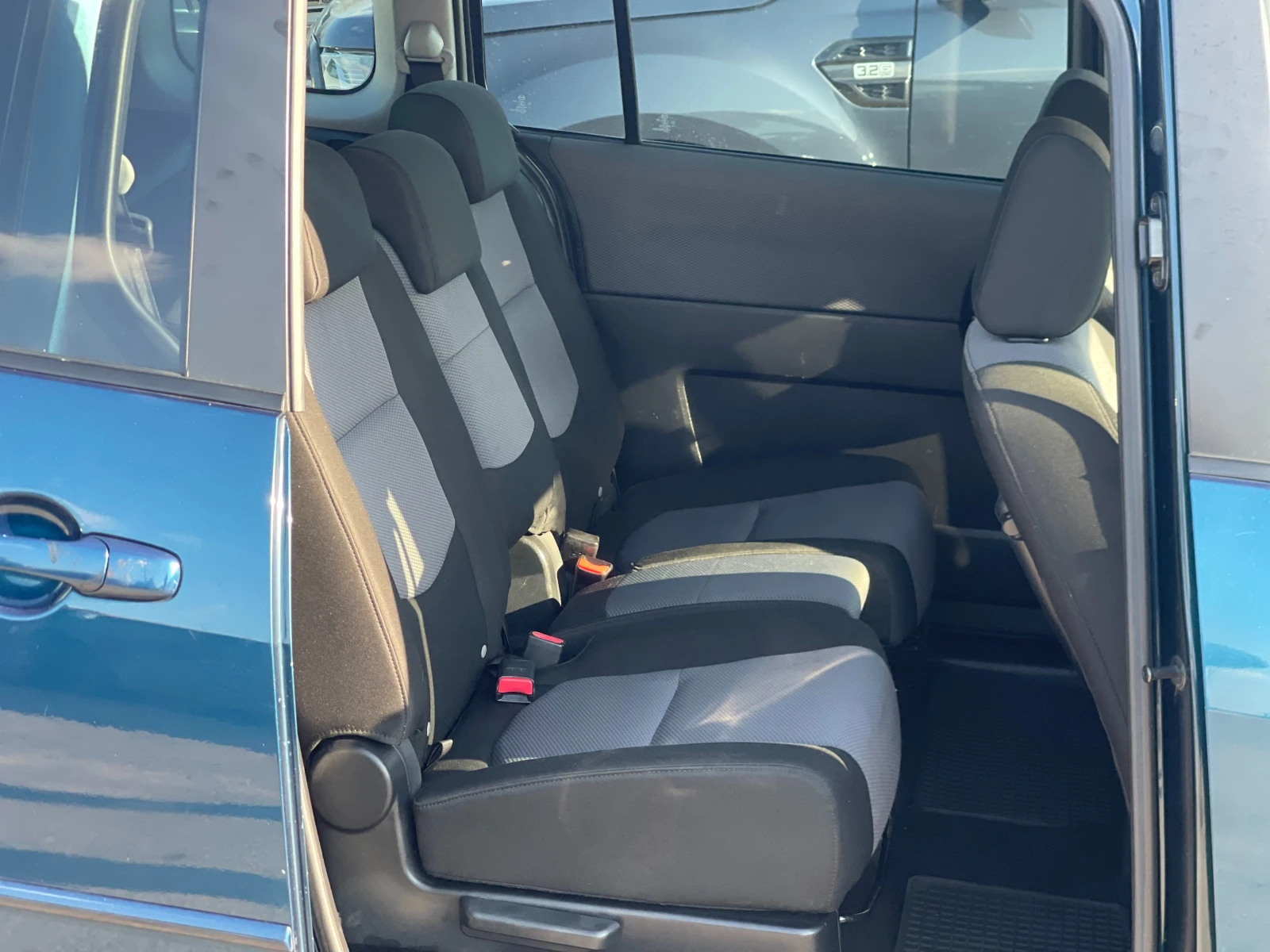 Mazda 5 1.8i , снимка 9 - Автомобили и джипове - 53796547