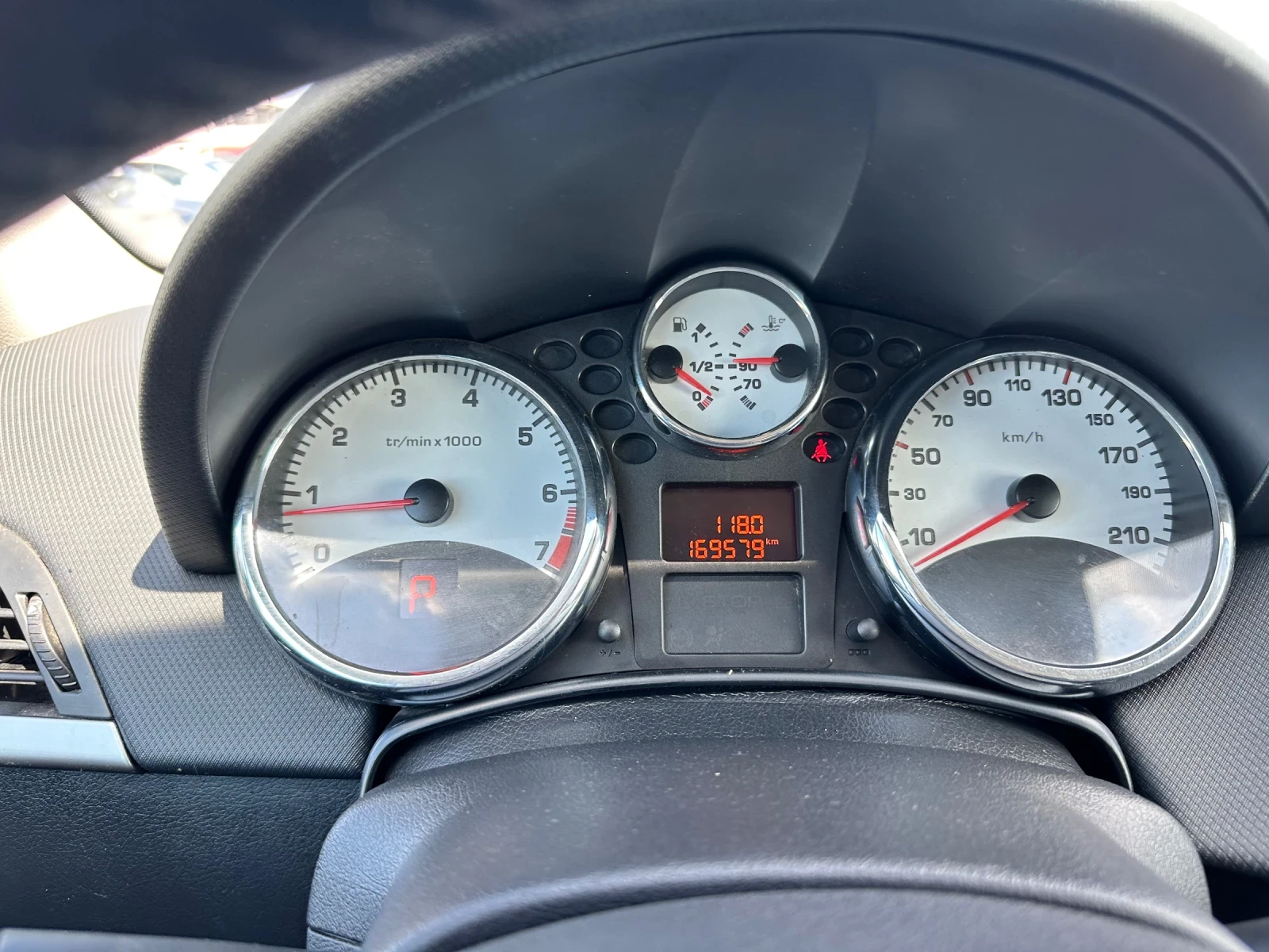 Peugeot 207 1.6 i, снимка 14 - Автомобили и джипове - 54044185