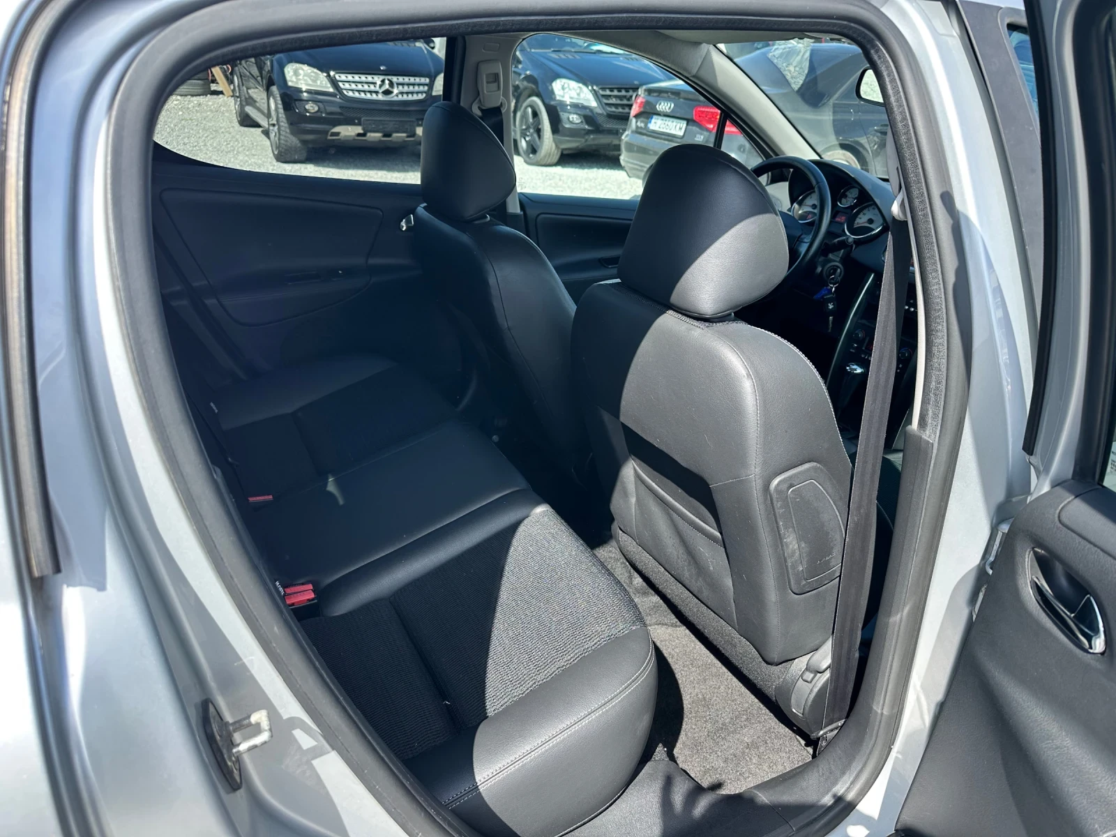 Peugeot 207 1.6 i, снимка 12 - Автомобили и джипове - 54044185