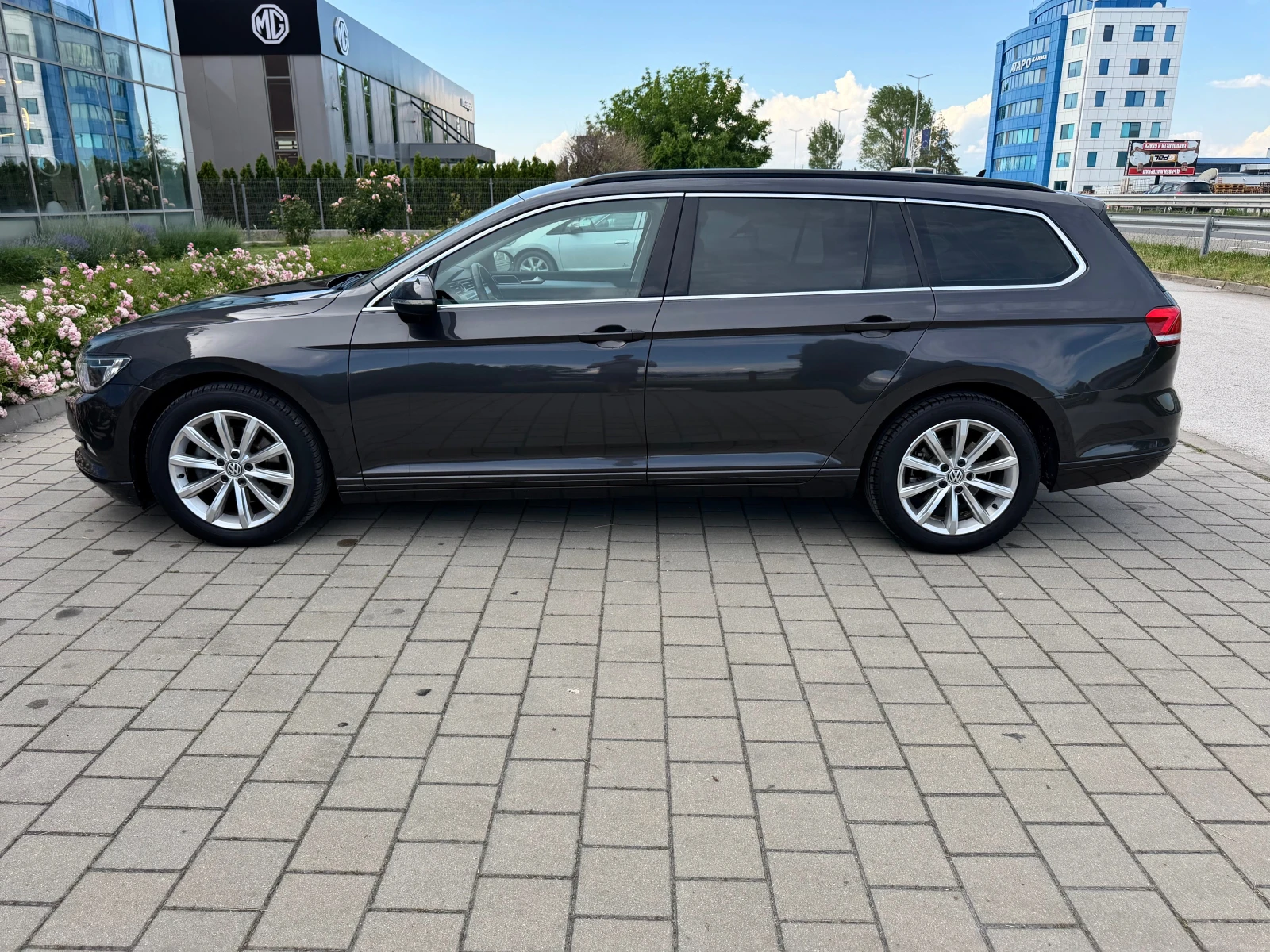 VW Passat 2.0TDI-HIGHLINE-DISTRONIC-NAVIGATION-ПАРКТРОНИК, снимка 8 - Автомобили и джипове - 54864499