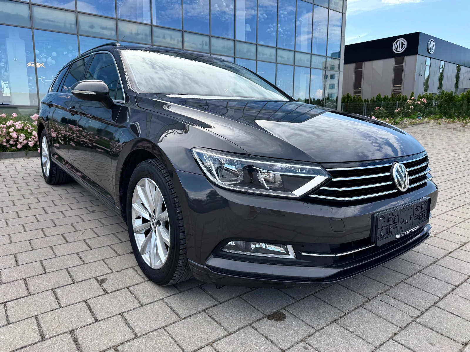 VW Passat 2.0TDI-HIGHLINE-DISTRONIC-NAVIGATION-ПАРКТРОНИК, снимка 3 - Автомобили и джипове - 54864499