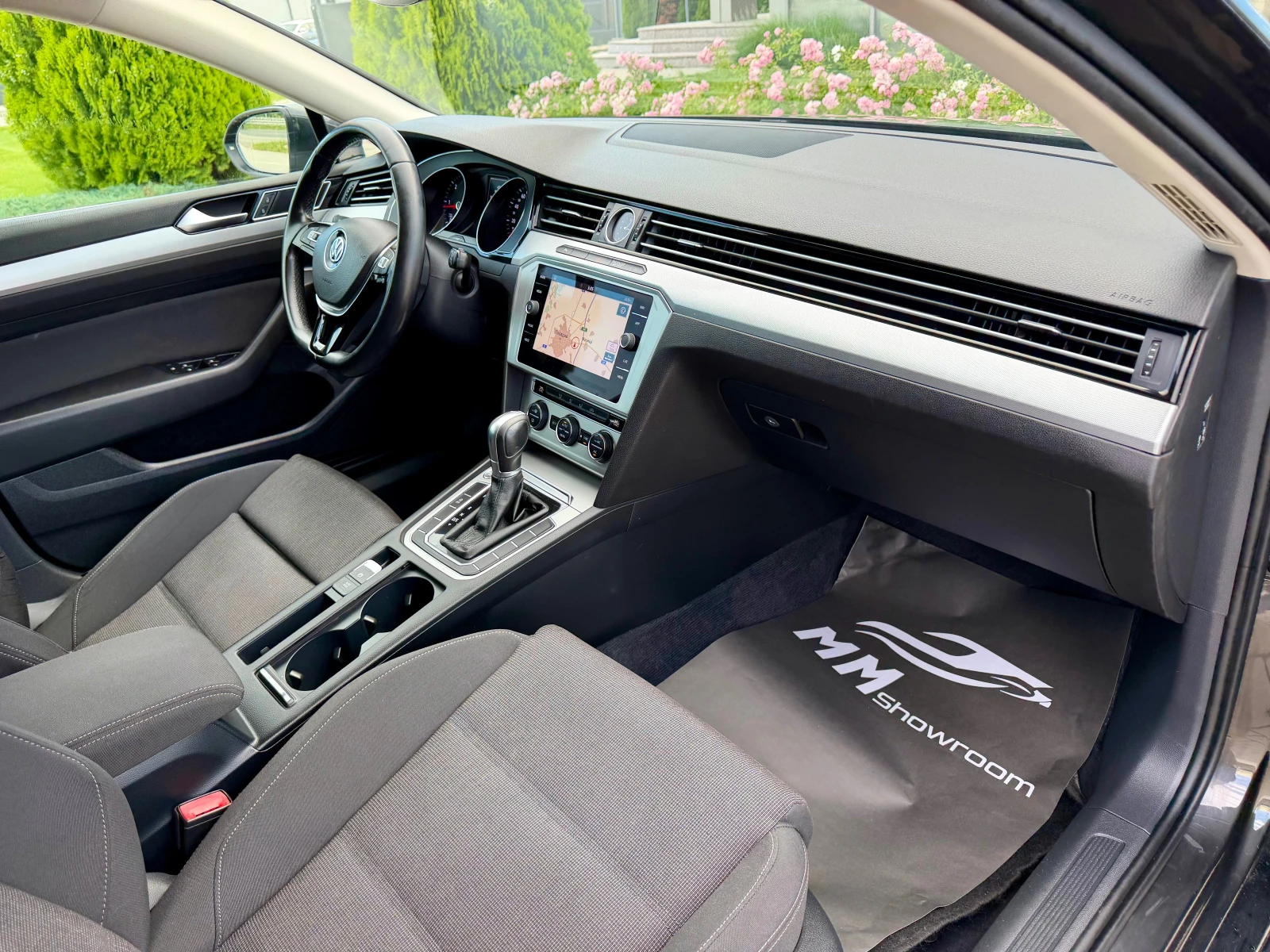 VW Passat 2.0TDI-HIGHLINE-DISTRONIC-NAVIGATION-ПАРКТРОНИК, снимка 12 - Автомобили и джипове - 54864499