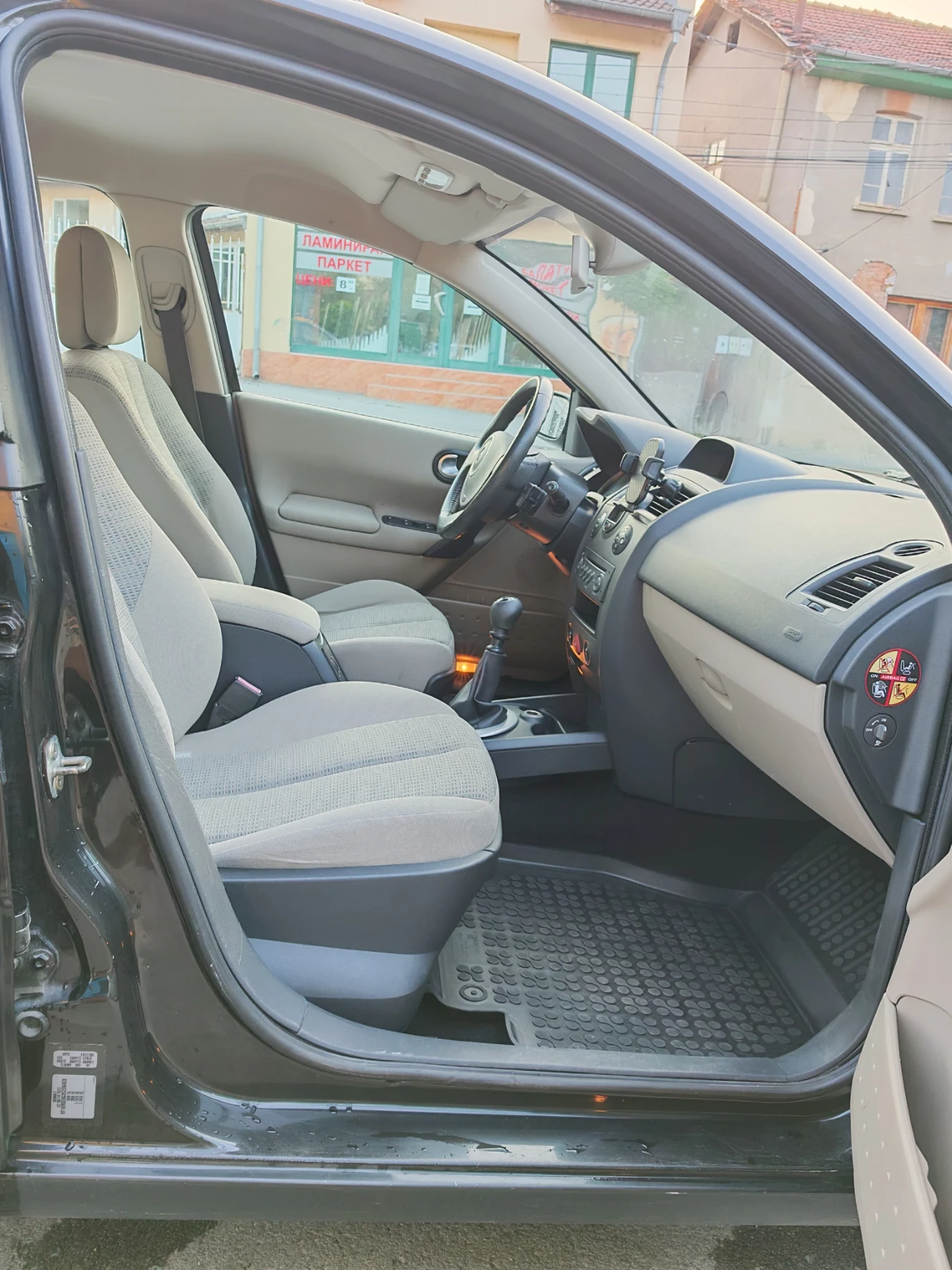 Renault Megane 1.5dci 110ps. Kombi, снимка 14 - Автомобили и джипове - 54991002