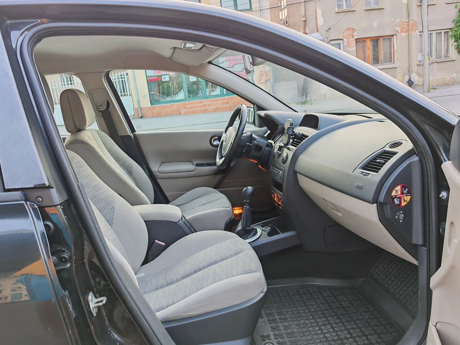 Renault Megane 1.5dci 110ps. Kombi, снимка 12 - Автомобили и джипове - 54991002