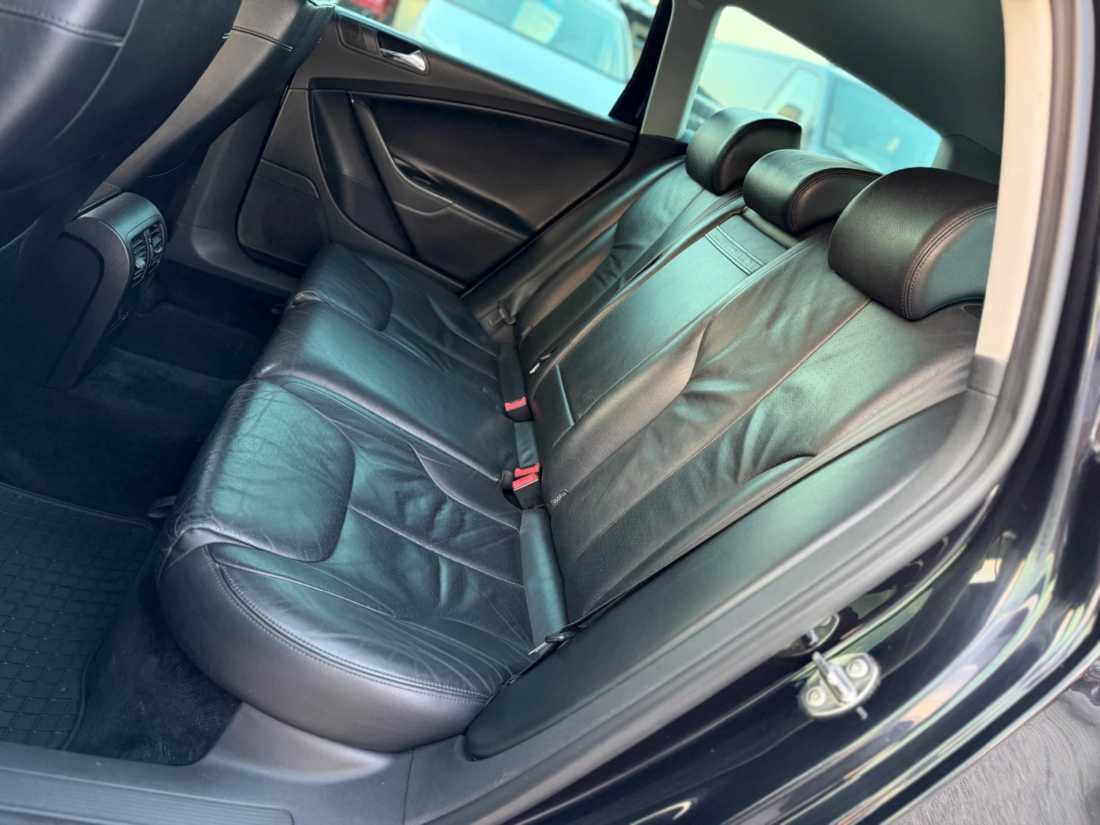 VW Passat 2.0TDI 140кс НАВИ КОЖА ПОДГРЕВ МУЛТИ ФУЛЛ, снимка 12 - Автомобили и джипове - 55575715