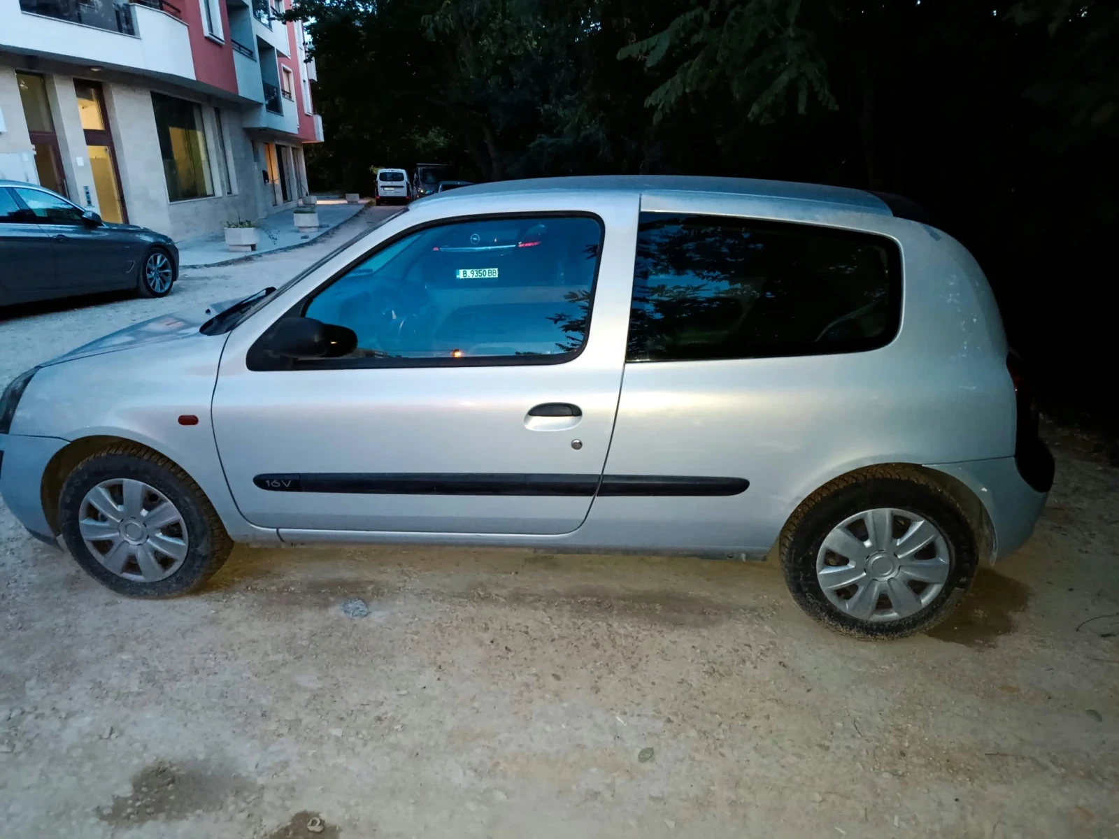 Renault Clio, снимка 7 - Автомобили и джипове - 56401959