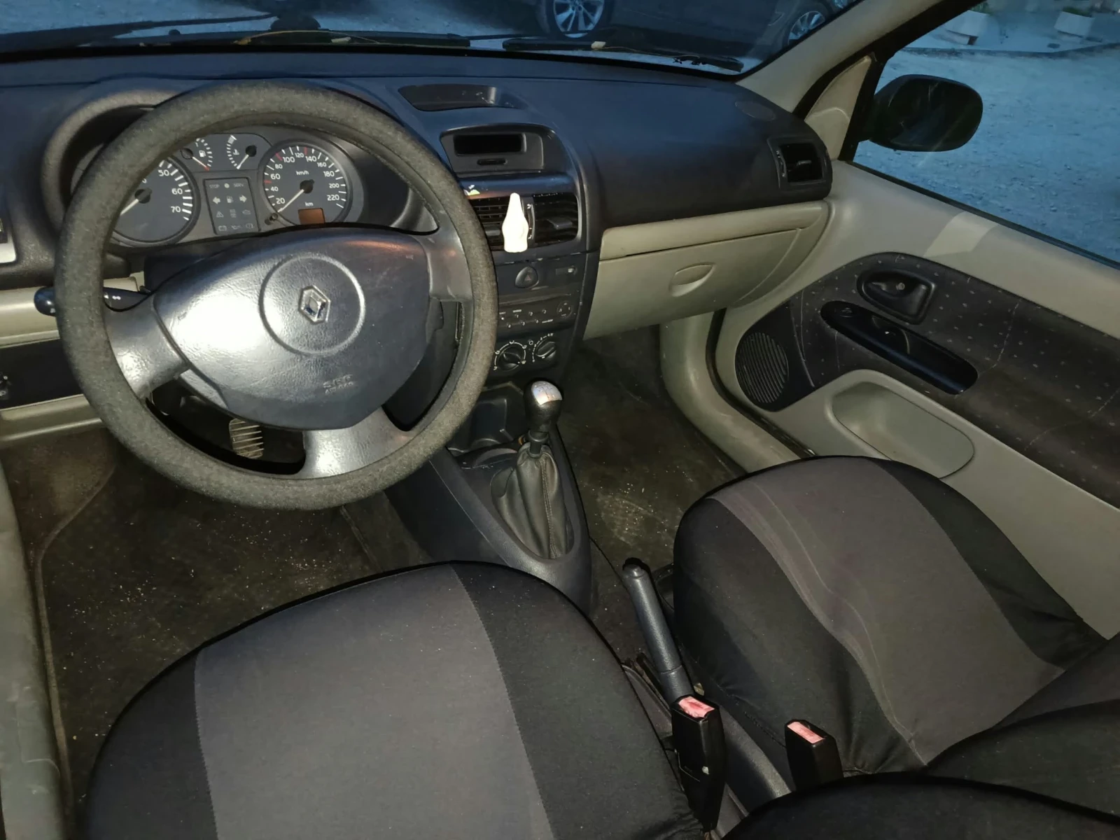 Renault Clio, снимка 2 - Автомобили и джипове - 56401959