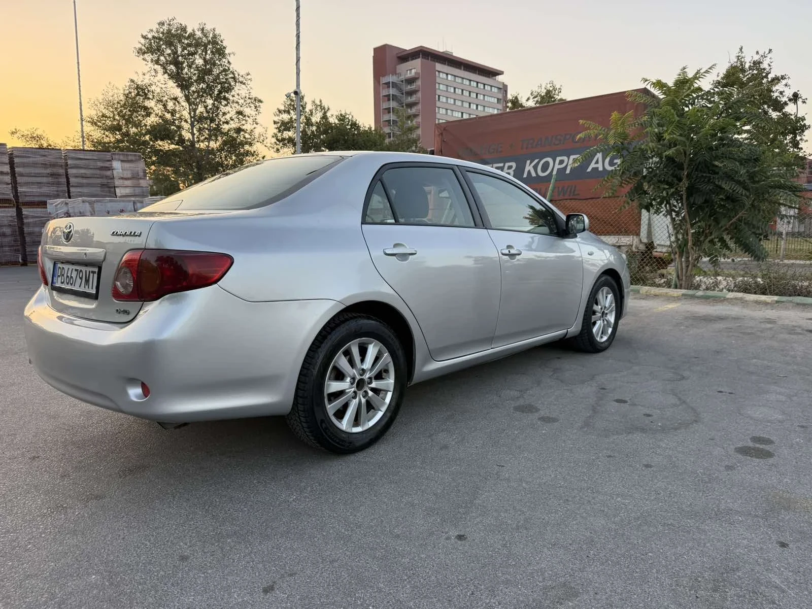 Toyota Corolla 2.0 D4D, снимка 4 - Автомобили и джипове - 56446277