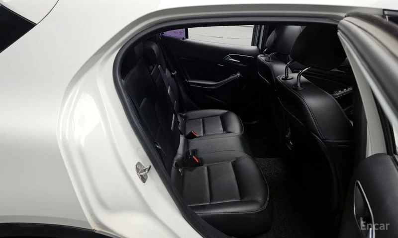 Mercedes-Benz GLA 220, снимка 11 - Автомобили и джипове - 53262627