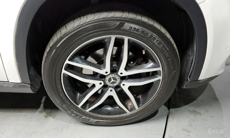 Mercedes-Benz GLA 220, снимка 5 - Автомобили и джипове - 53262627