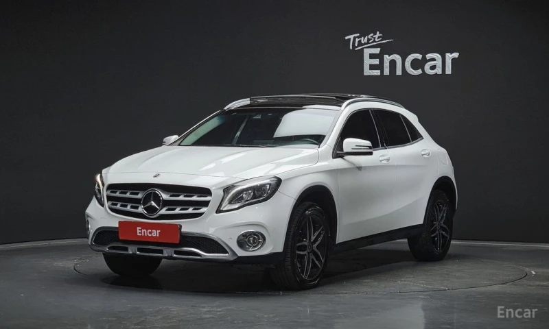 Mercedes-Benz GLA 220