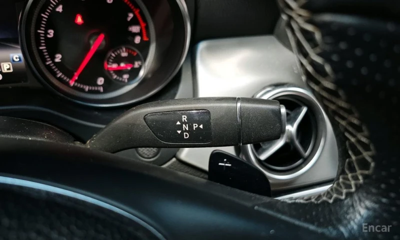 Mercedes-Benz GLA 220, снимка 9 - Автомобили и джипове - 53262627