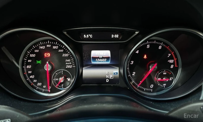 Mercedes-Benz GLA 220, снимка 8 - Автомобили и джипове - 53262627