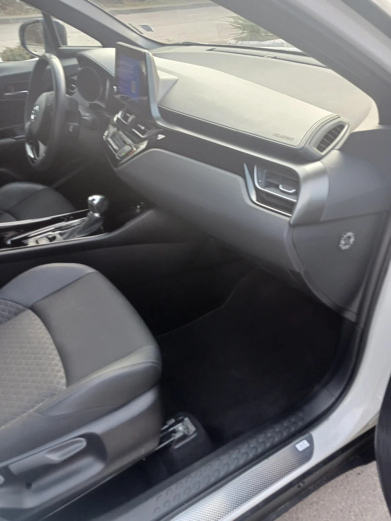 Toyota C-HR, снимка 7 - Автомобили и джипове - 53443513