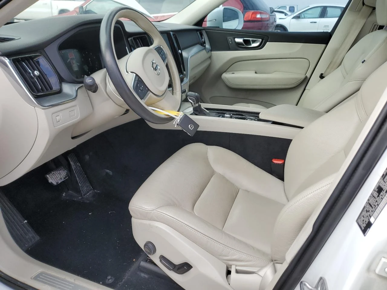 Volvo XC60 T5 AWD Momentum - изображение 7