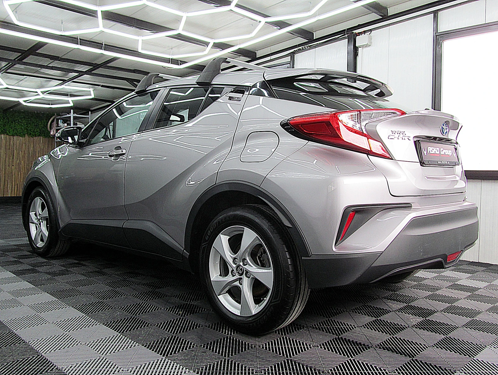 Toyota C-HR  HYBRID/ KEYLESSGO/ КАМЕРА /BIXENON/СОБСТВЕН ЛИ-Г - изображение 4
