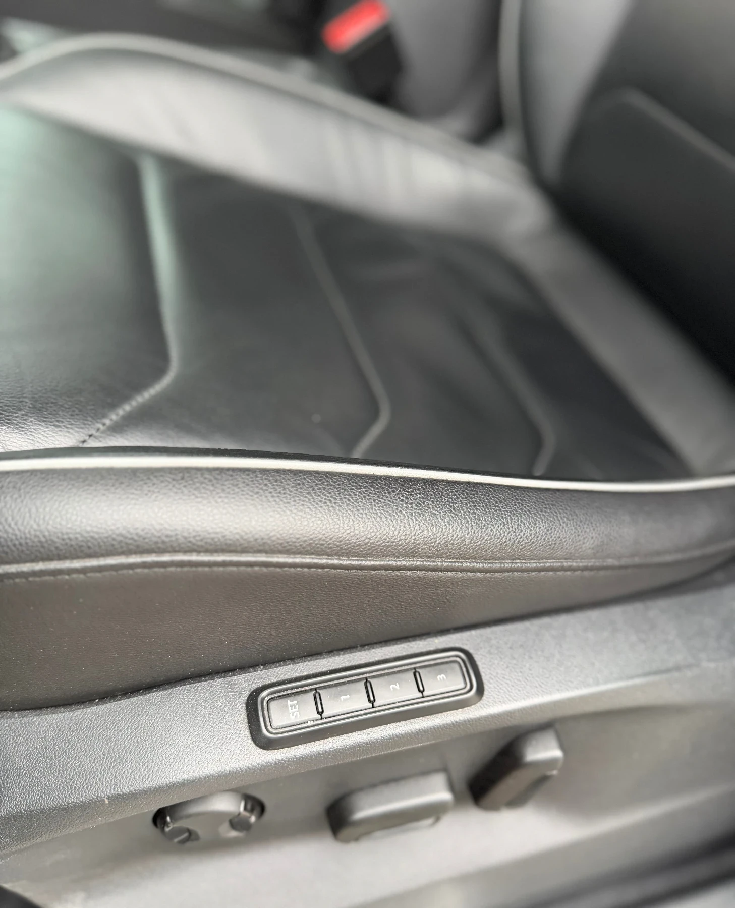 VW Tiguan R-Line , снимка 13 - Автомобили и джипове - 53923350