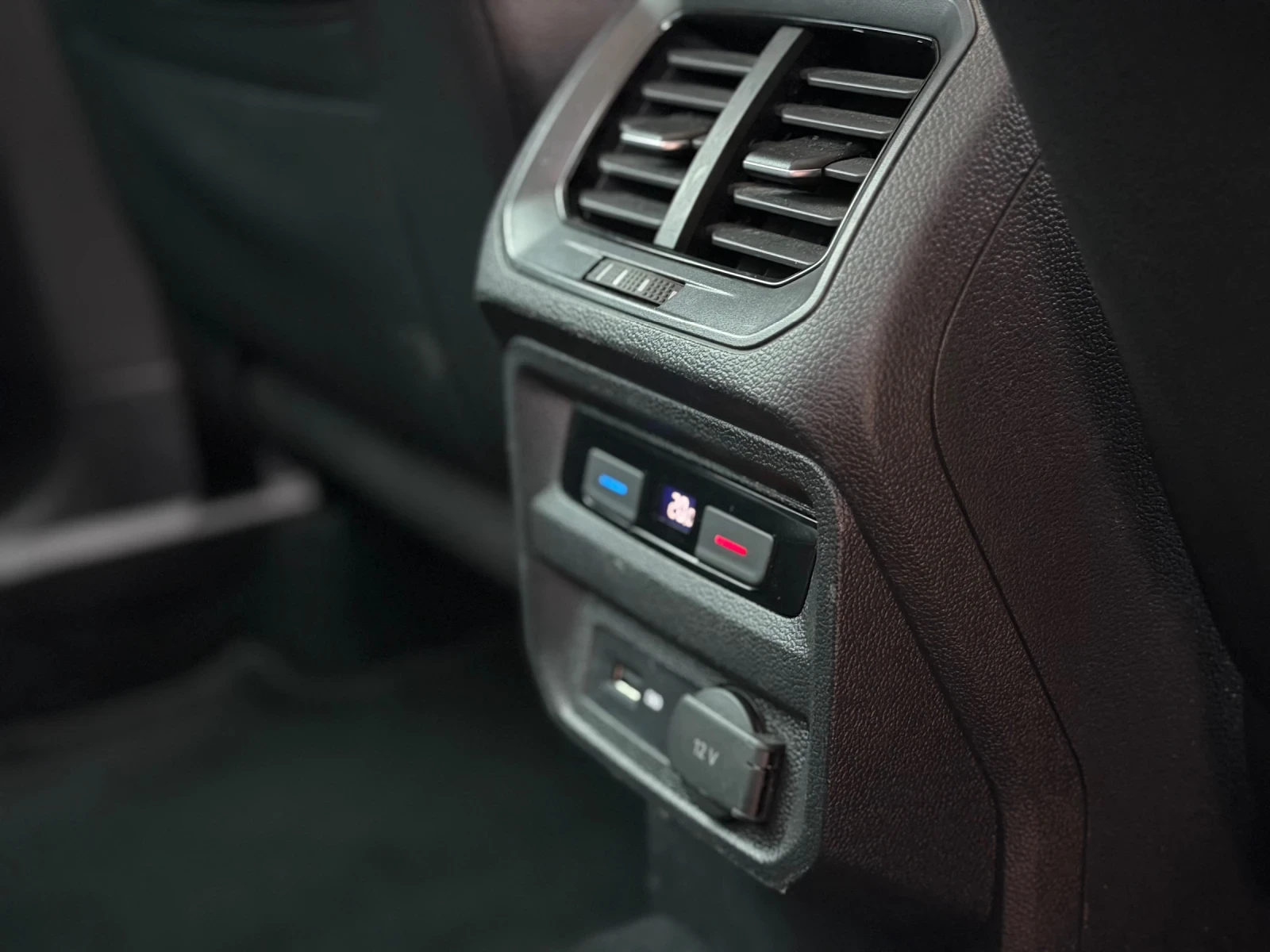 VW Tiguan R-Line , снимка 14 - Автомобили и джипове - 53923350