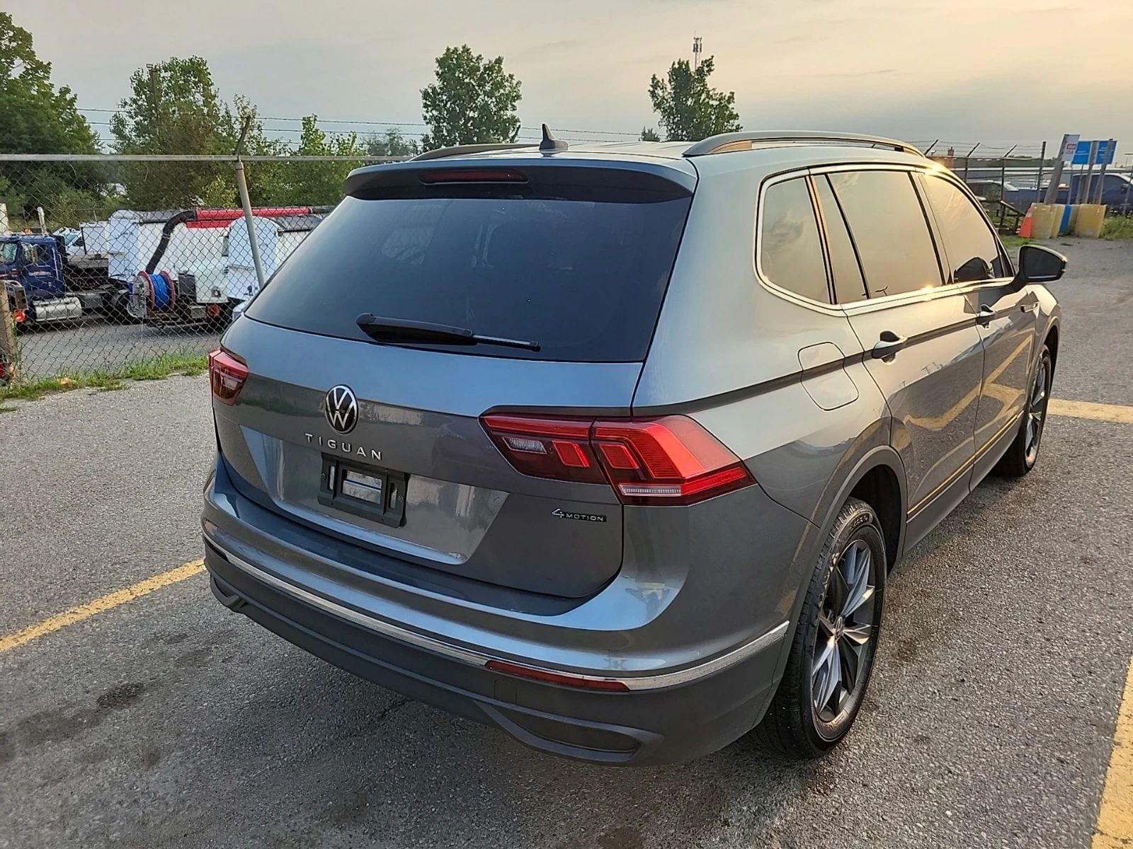 VW Tiguan * 4motion Comfortline * CARFAX * ФИНАНСИРАНЕ, снимка 2 - Автомобили и джипове - 55995549
