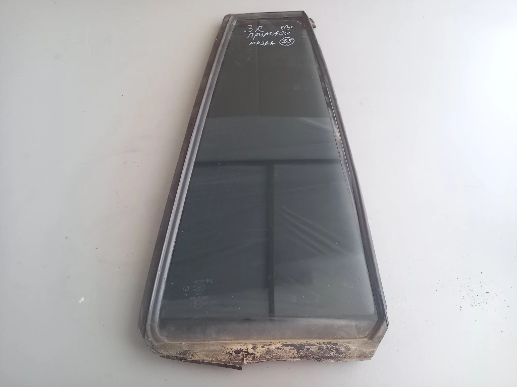 Стъкло задно дясно триъгълно Мазда Примаси 