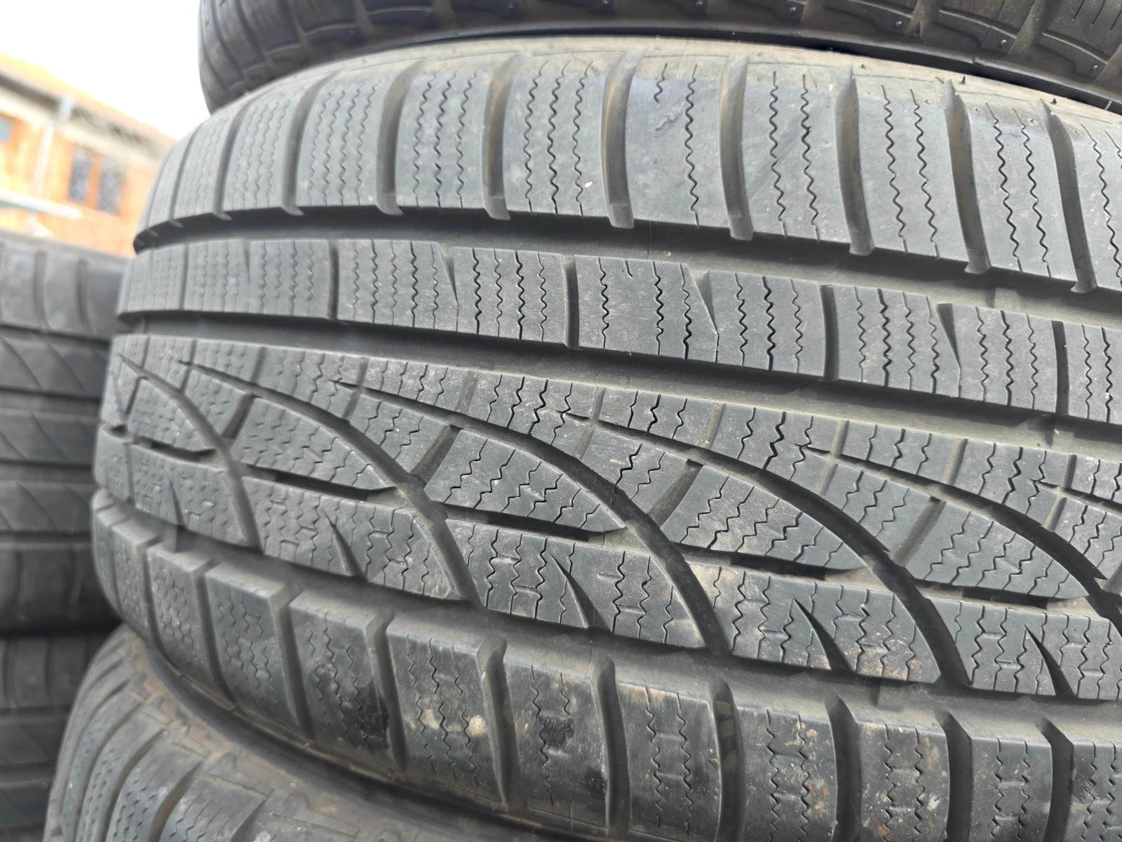 Гуми Зимни 205/50R15, снимка 3 - Гуми и джанти - 54734926