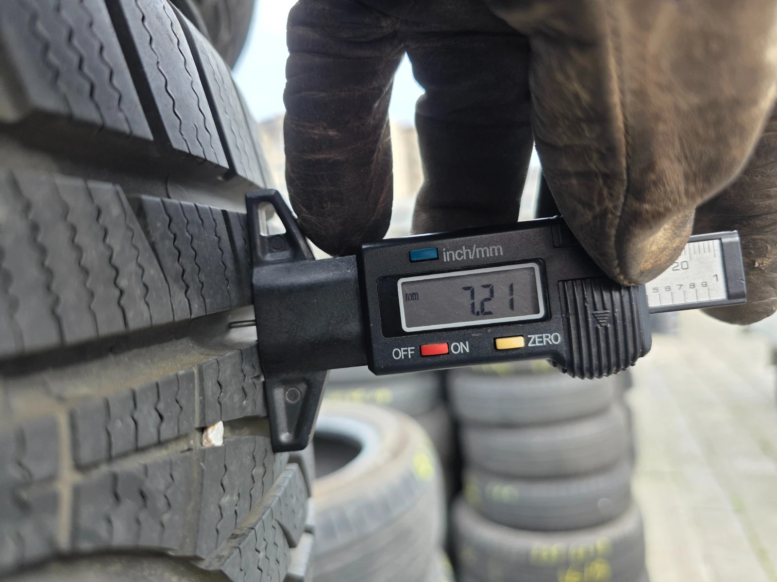 Гуми Зимни 205/50R15, снимка 7 - Гуми и джанти - 54734926