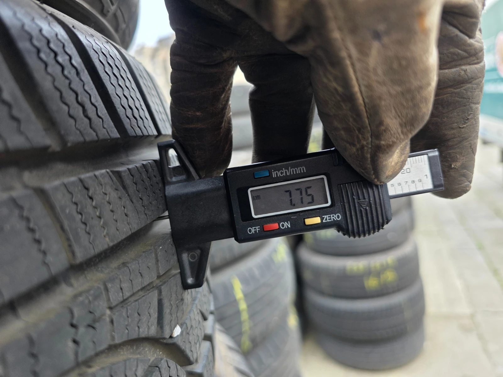 Гуми Зимни 205/50R15, снимка 6 - Гуми и джанти - 54734926