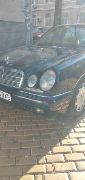 Обява за продажба на Mercedes-Benz E 280 Може бартер предложете цена ~6 700 лв. - изображение 1