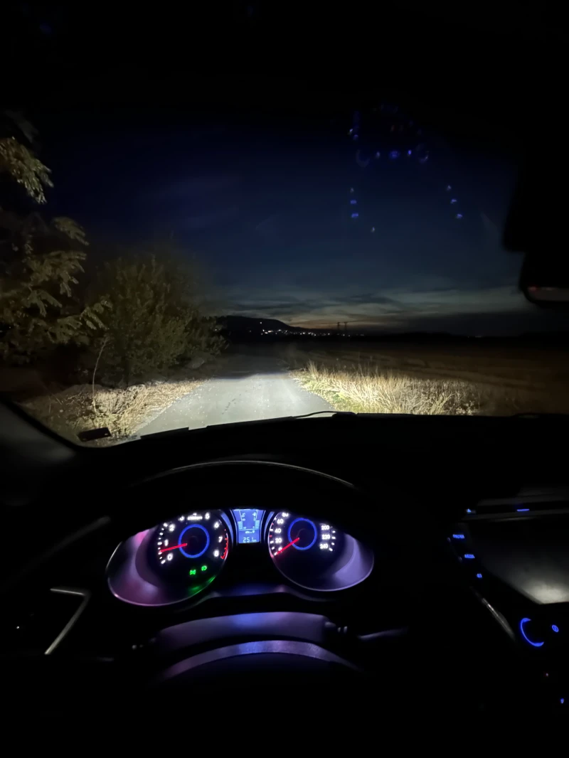 Hyundai Veloster , снимка 9 - Автомобили и джипове - 52387608