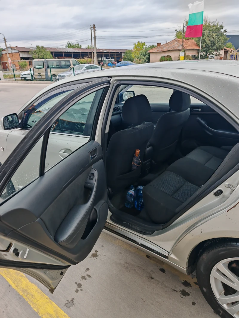 Toyota Avensis, снимка 8 - Автомобили и джипове - 51853832