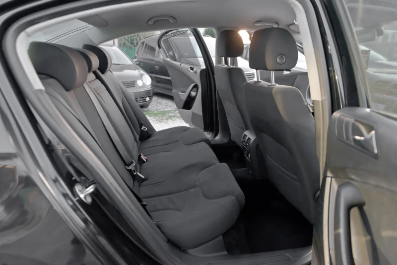 VW Passat 2.0tdi 6sk Top, снимка 12 - Автомобили и джипове - 53114954