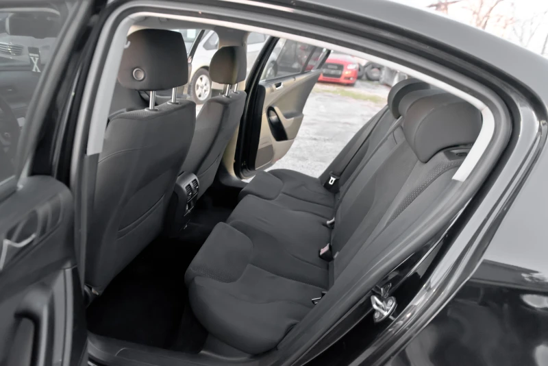 VW Passat 2.0tdi 6sk Top, снимка 10 - Автомобили и джипове - 53114954