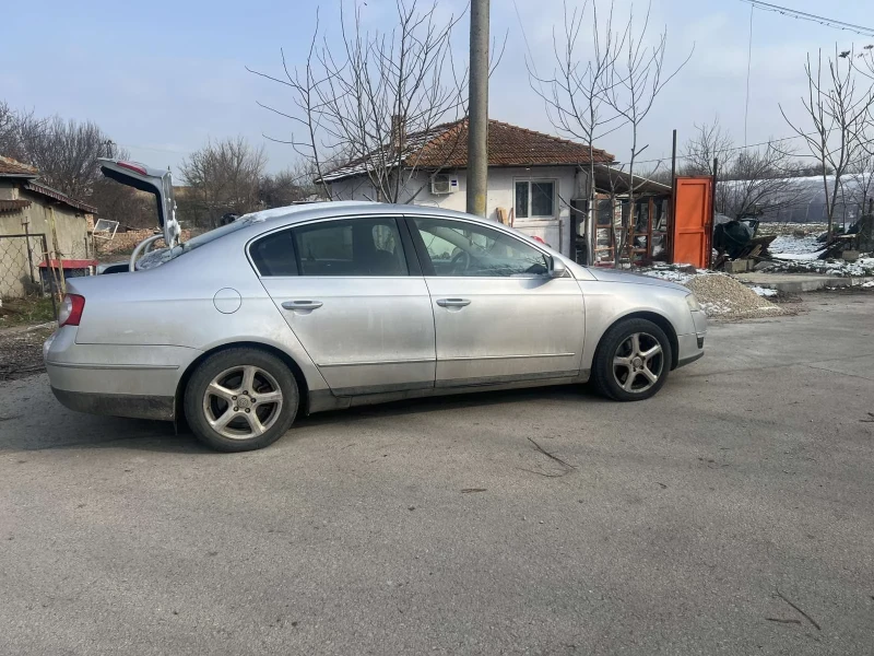 VW Passat B6 2.0 TDI AutomaticDSG, снимка 4 - Автомобили и джипове - 53143342