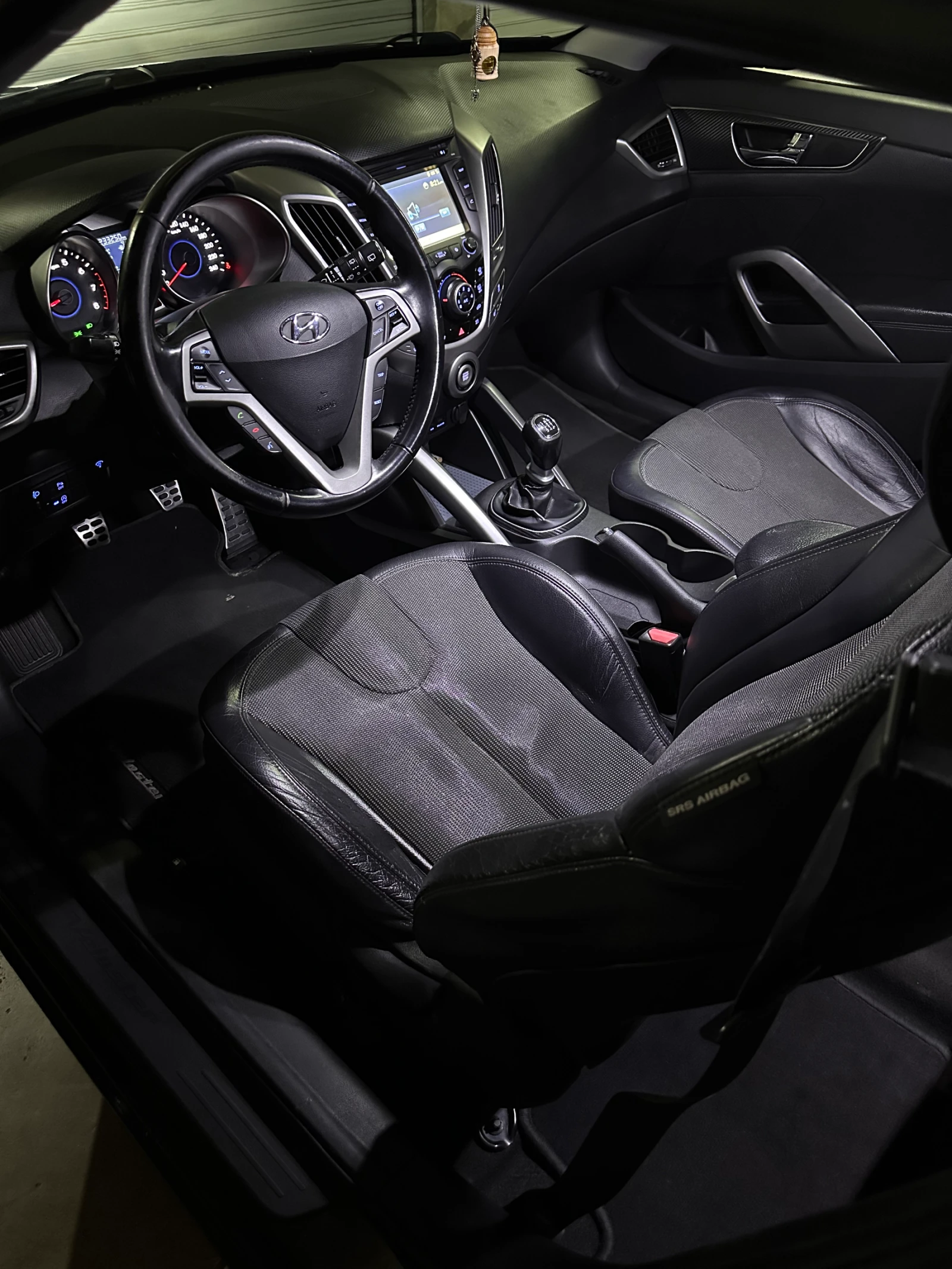 Hyundai Veloster   - изображение 5