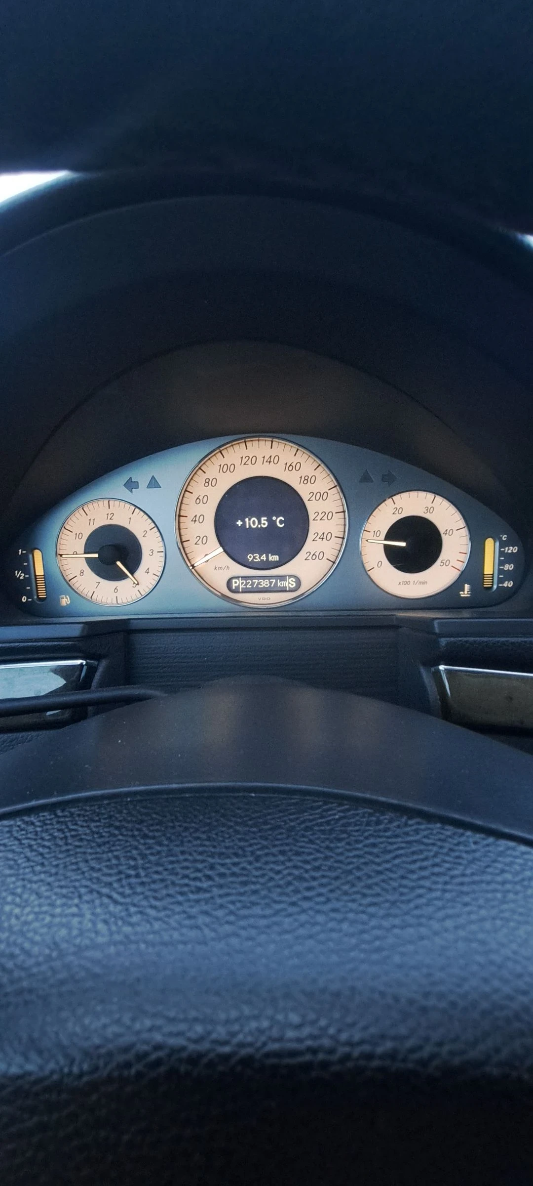 Mercedes-Benz E 270  - изображение 9