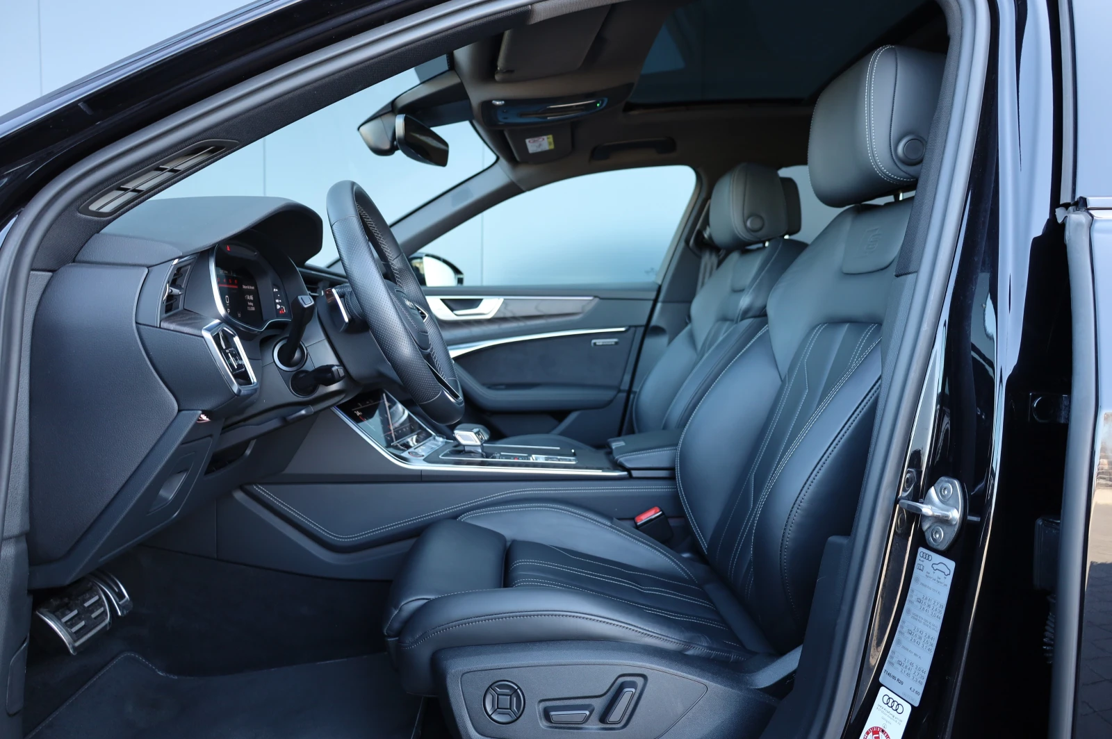 Audi S6 AUDI EXCLUSIVE* HD MATRIX LIGHTS* B&O* PANO* 360* , снимка 12 - Автомобили и джипове - 53835458