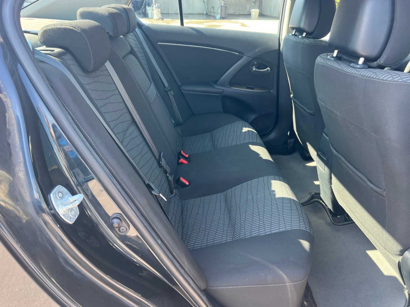 Toyota Avensis 2.0 D-4D CLIMA/NAVI/CAMERA, снимка 11 - Автомобили и джипове - 53867328