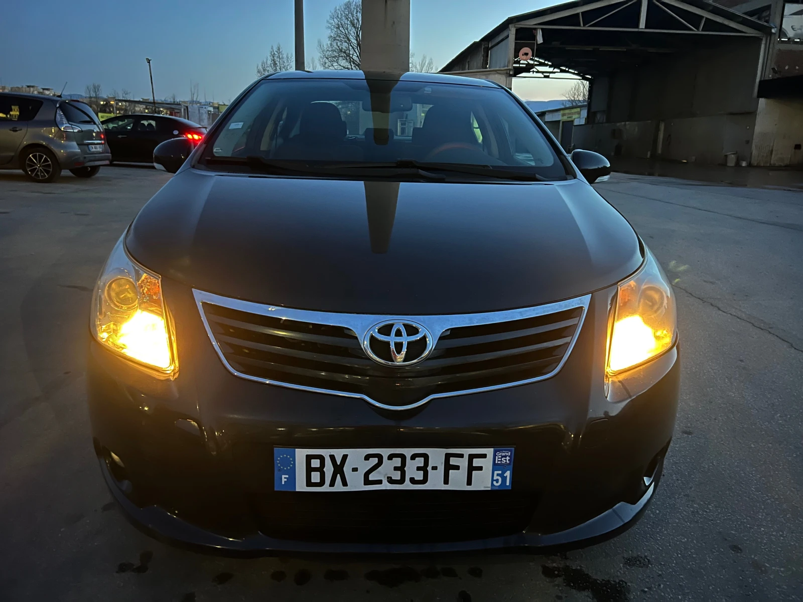 Toyota Avensis 2.0 D-4D CLIMA/NAVI/CAMERA, снимка 12 - Автомобили и джипове - 53867328