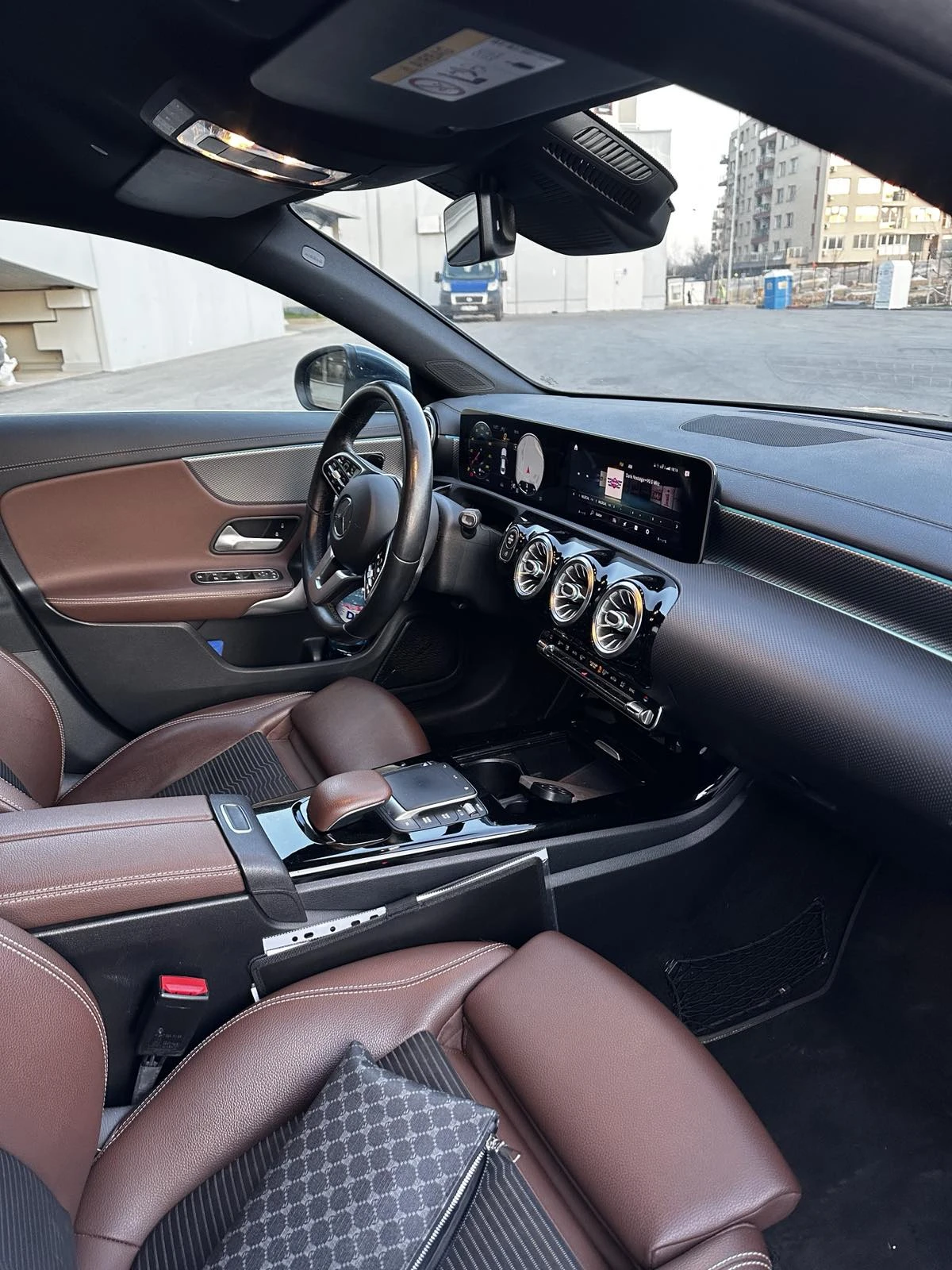 Mercedes-Benz CLA 180 ПЕРФЕКТЕН!/ Ambient light / FULL екстри , снимка 8 - Автомобили и джипове - 53886179