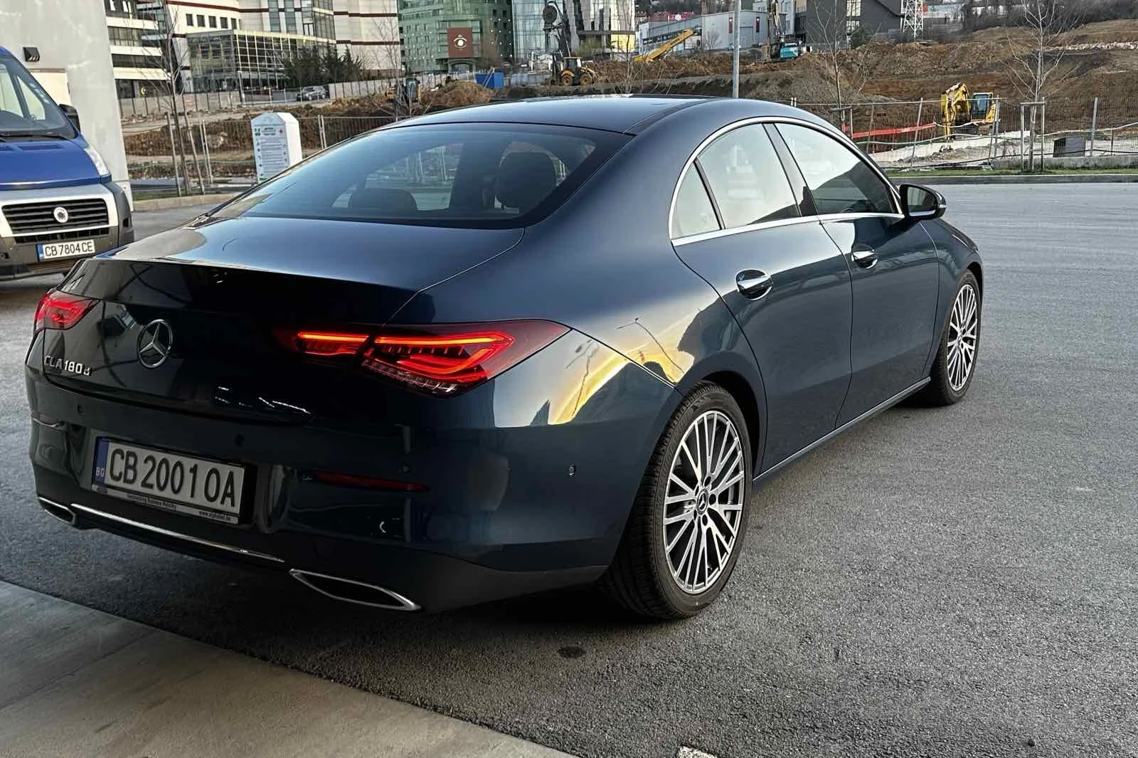 Mercedes-Benz CLA 180 ПЕРФЕКТЕН!/ Ambient light / FULL екстри , снимка 4 - Автомобили и джипове - 53886179