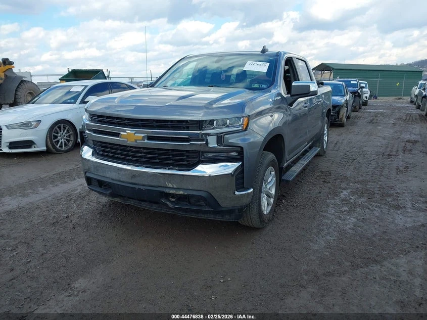 Chevrolet Silverado 2.7l 1500 Ltd 4Wd Short Bed Lt With 2Fl, снимка 2 - Автомобили и джипове - 53906745