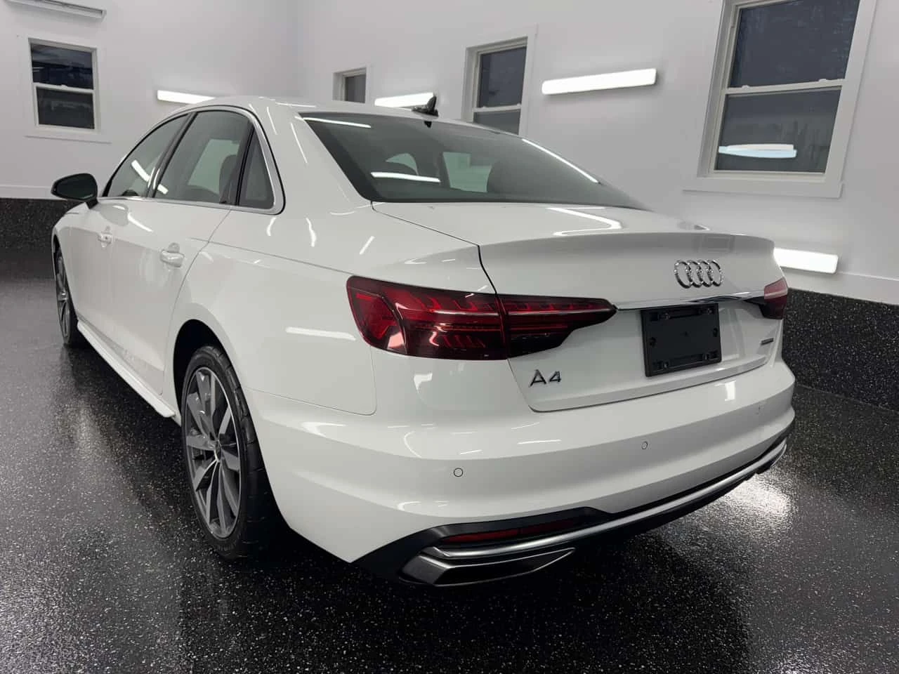 Audi A4 Komfort | DISTRONIC| MATRIX| CARFAX, снимка 5 - Автомобили и джипове - 54001684