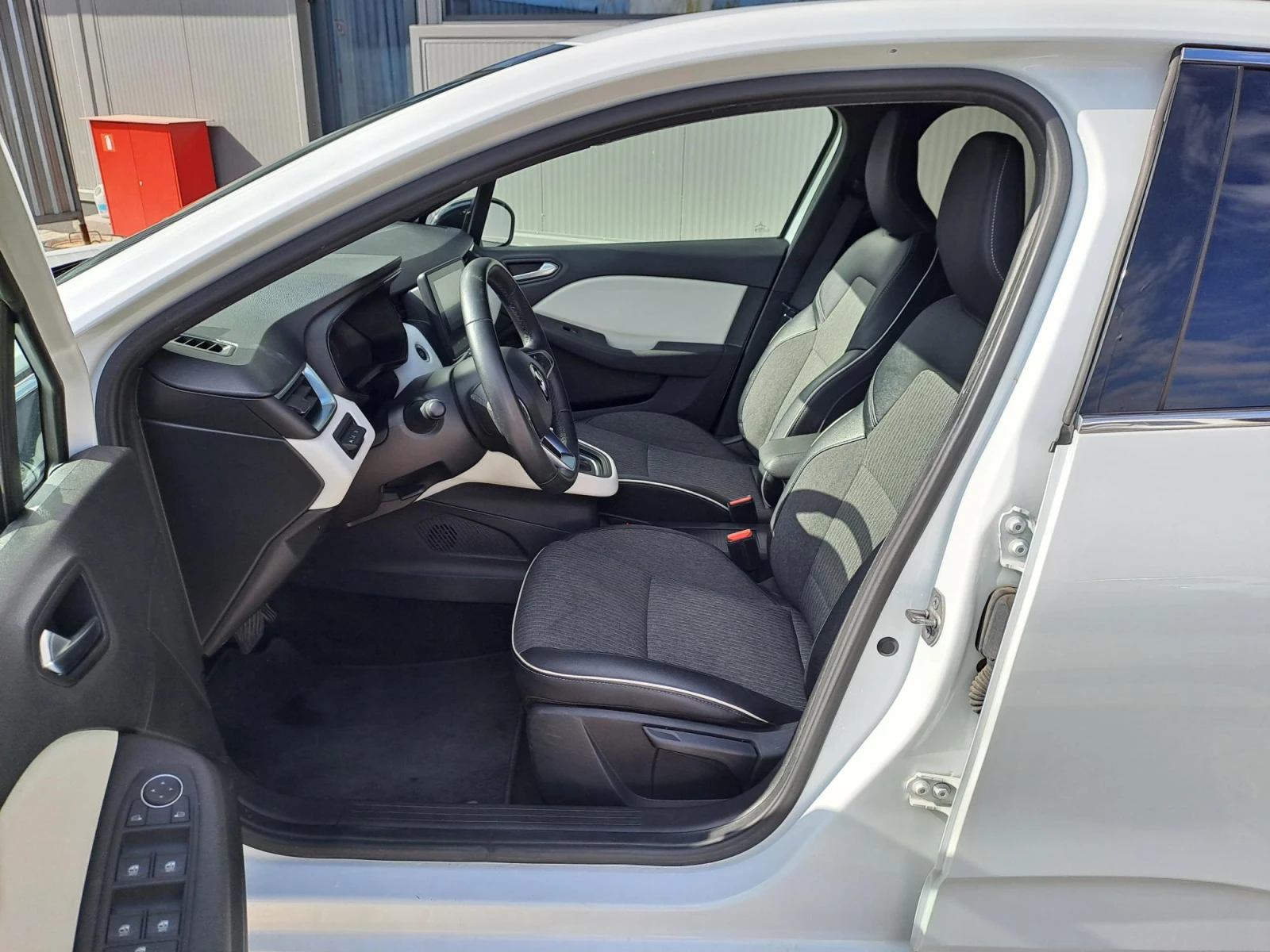 Renault Clio 1.0 TCe Еvolution 90 k.c. AUTOMATIC, снимка 8 - Автомобили и джипове - 55035809
