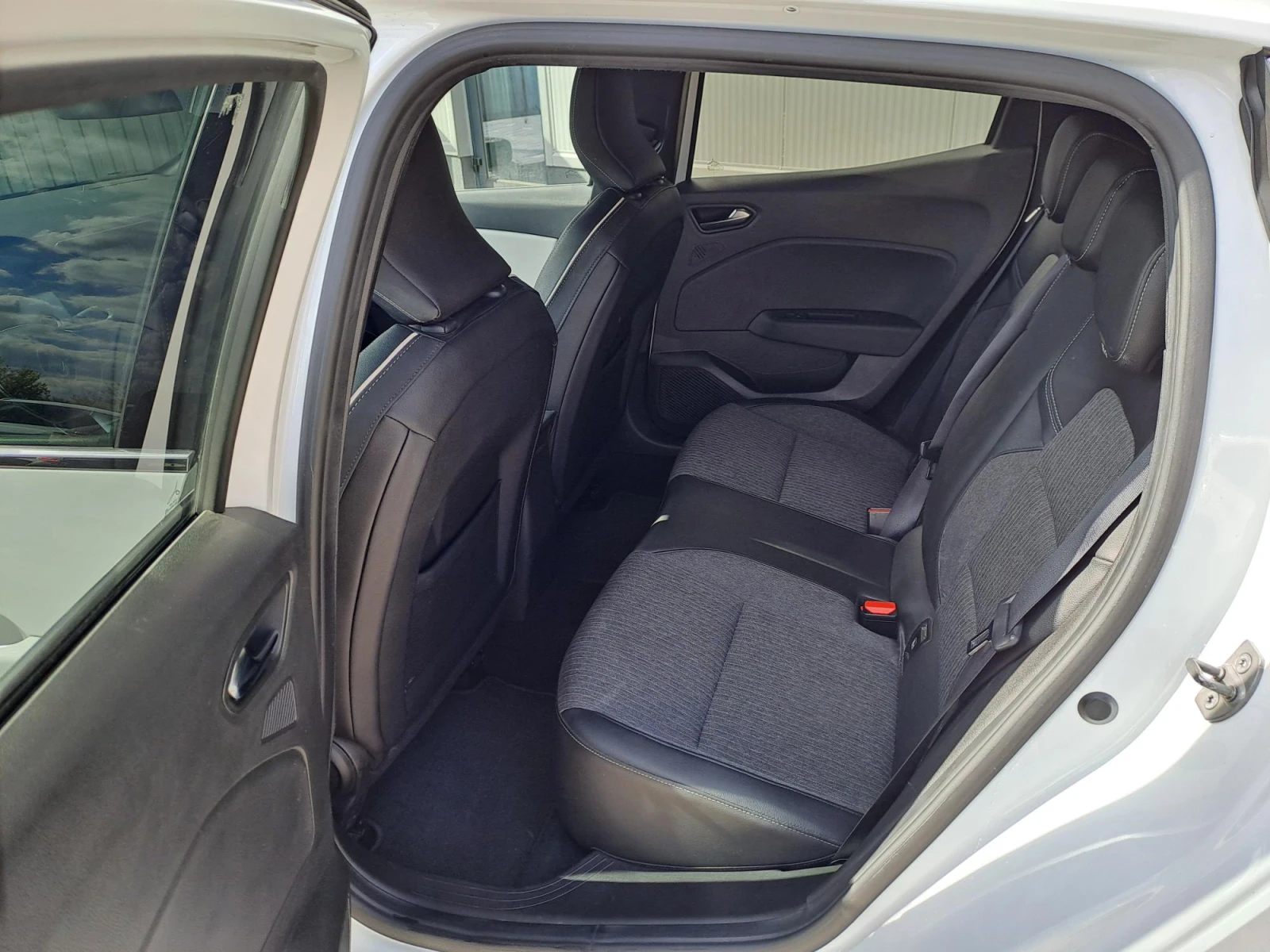 Renault Clio 1.0 TCe Еvolution 90 k.c. AUTOMATIC, снимка 10 - Автомобили и джипове - 55035809
