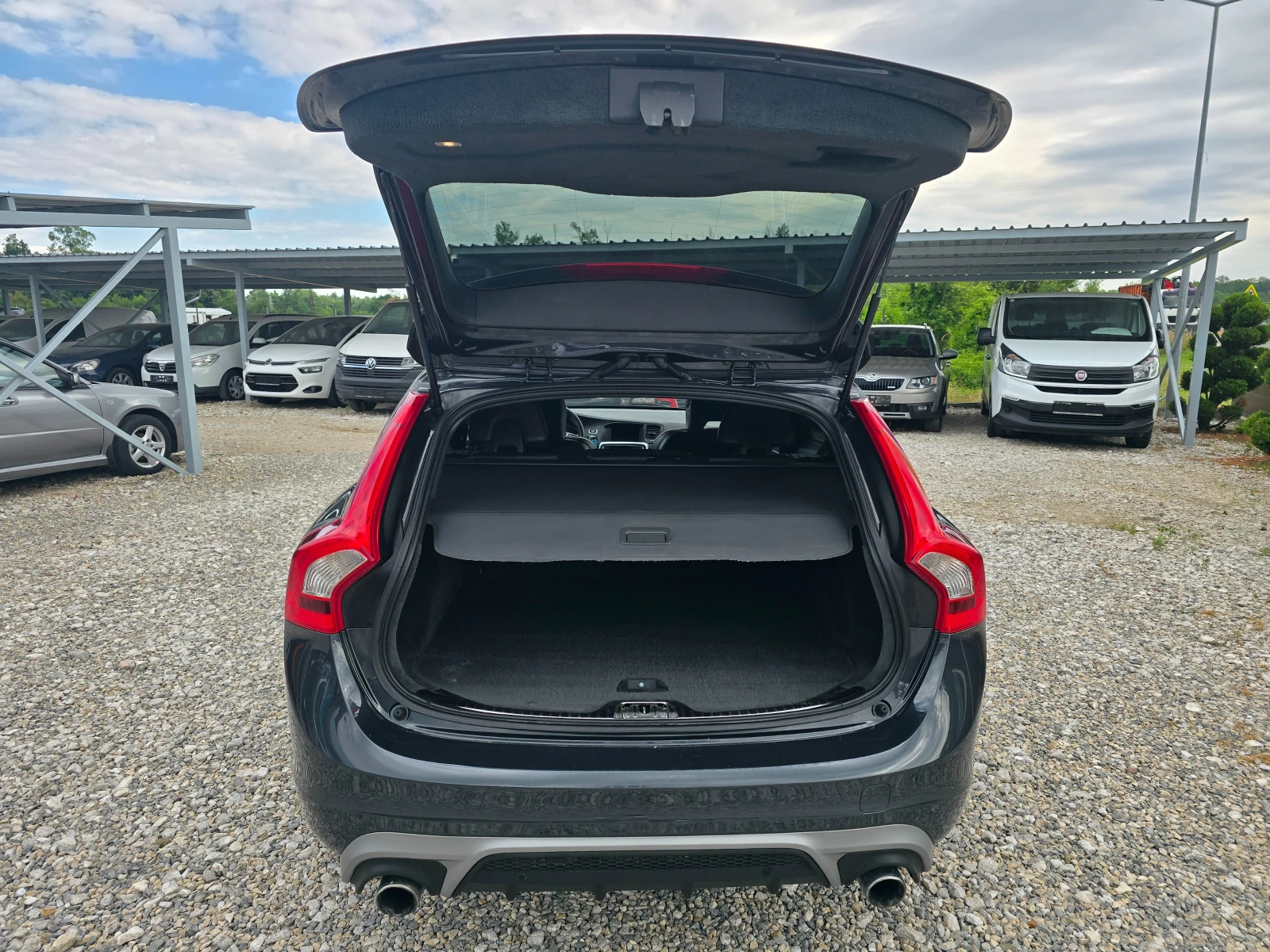 Volvo V60 2.0D R-DESIGN D3 ! ! РЕАЛНИ 103000 КМ., снимка 15 - Автомобили и джипове - 55276081