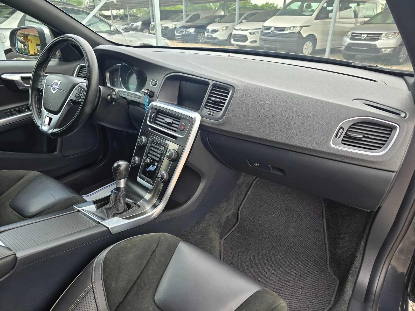 Volvo V60 2.0D R-DESIGN D3 ! ! РЕАЛНИ 103000 КМ., снимка 9 - Автомобили и джипове - 55276081