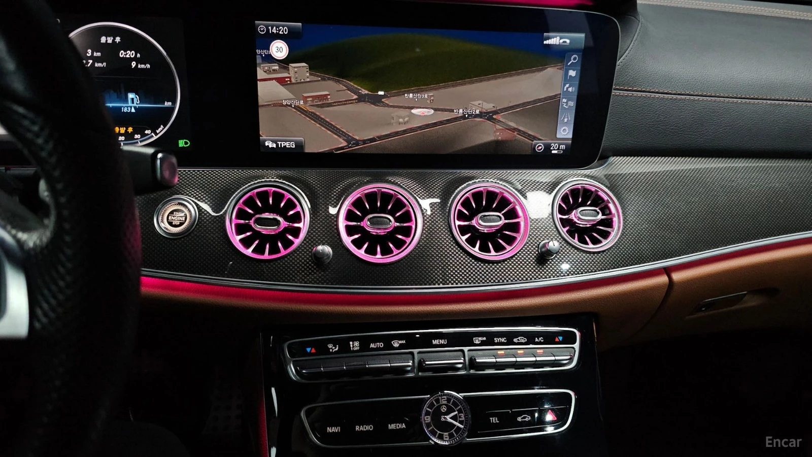 Mercedes-Benz E 300 4MATIC* AMG* 360* Подгрев* Обдухване* ПАНО, снимка 16 - Автомобили и джипове - 55449807