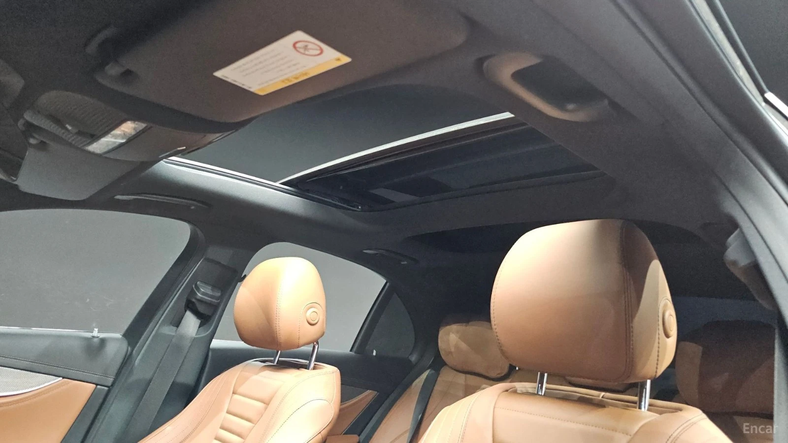 Mercedes-Benz E 300 4MATIC* AMG* 360* Подгрев* Обдухване* ПАНО, снимка 17 - Автомобили и джипове - 55449807