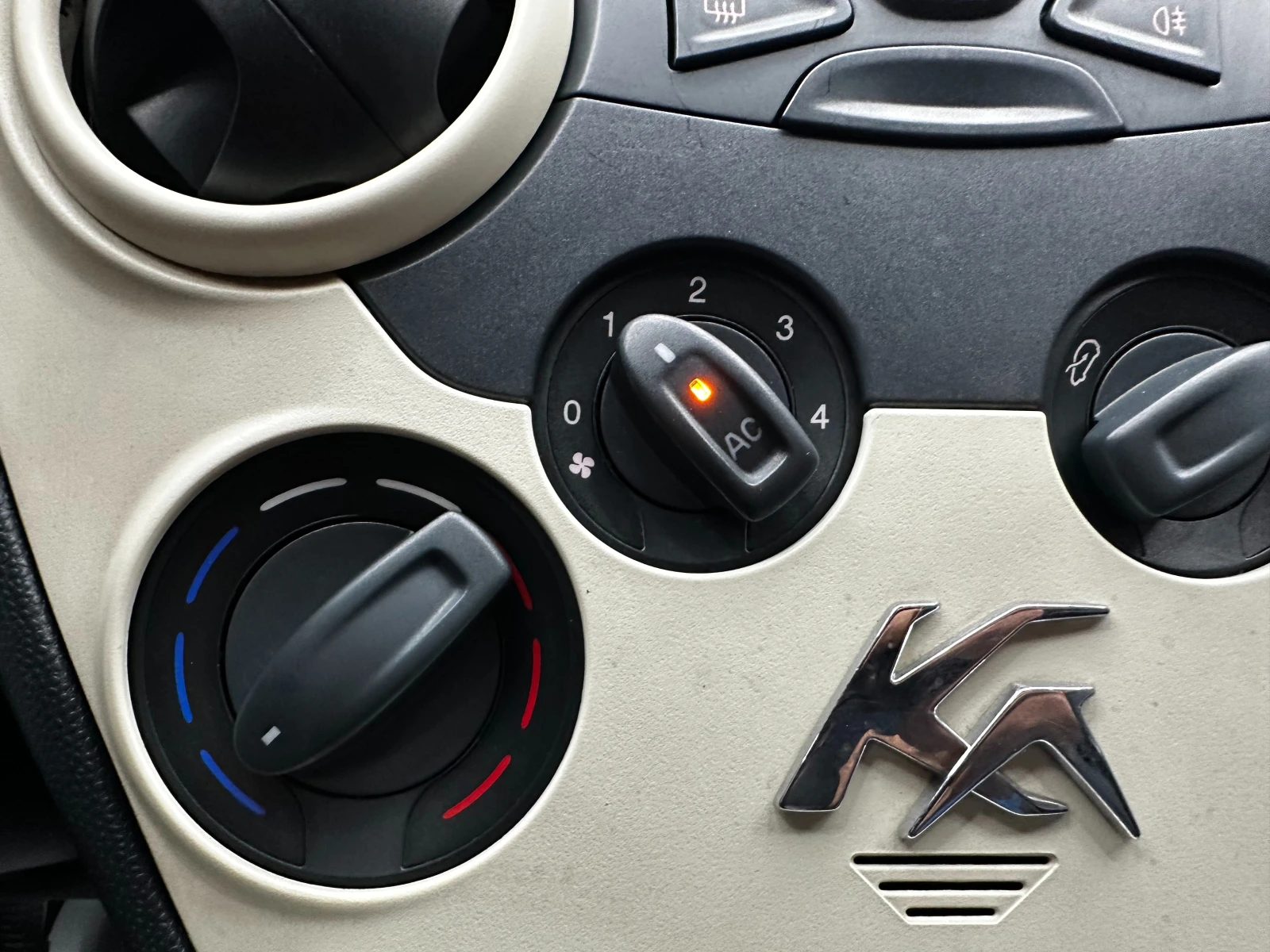 Ford Ka 1.2i 72кс, снимка 13 - Автомобили и джипове - 56104553